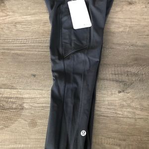 Lululemmon Speed Up Crop, Size 4 Black